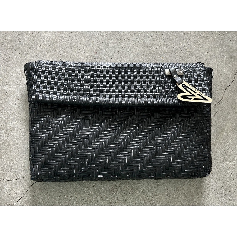 Maria Victoria Glow Clutch Black Woven Bag Charm‎